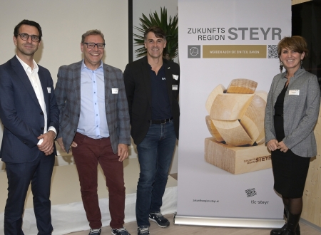 V.l.n.r. Christoph Grumböck, Gerhard Rimpler, Markus Gundendorfer, Daniela Zeiner beim Stammtisch Nachhaltige Region am 20.9.2022