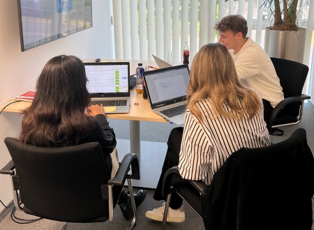 Team der Raiffeisenbank OÖ beim Lehrlingshackathon OÖ 2023.