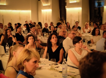 Mit 85 Gästen im Dominikanerhaus war die ausverkaufte Kooperationsveranstaltung des Kulinarikfestivals TAVOLATA mit den Open Studios ein großer Erfolg. Foto: Leander Anselgruber